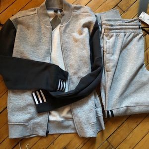 ADIDAS SWEATSUIT SIZE MEDIUM